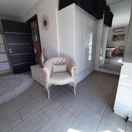 Cyrnea - Adults Only B&B